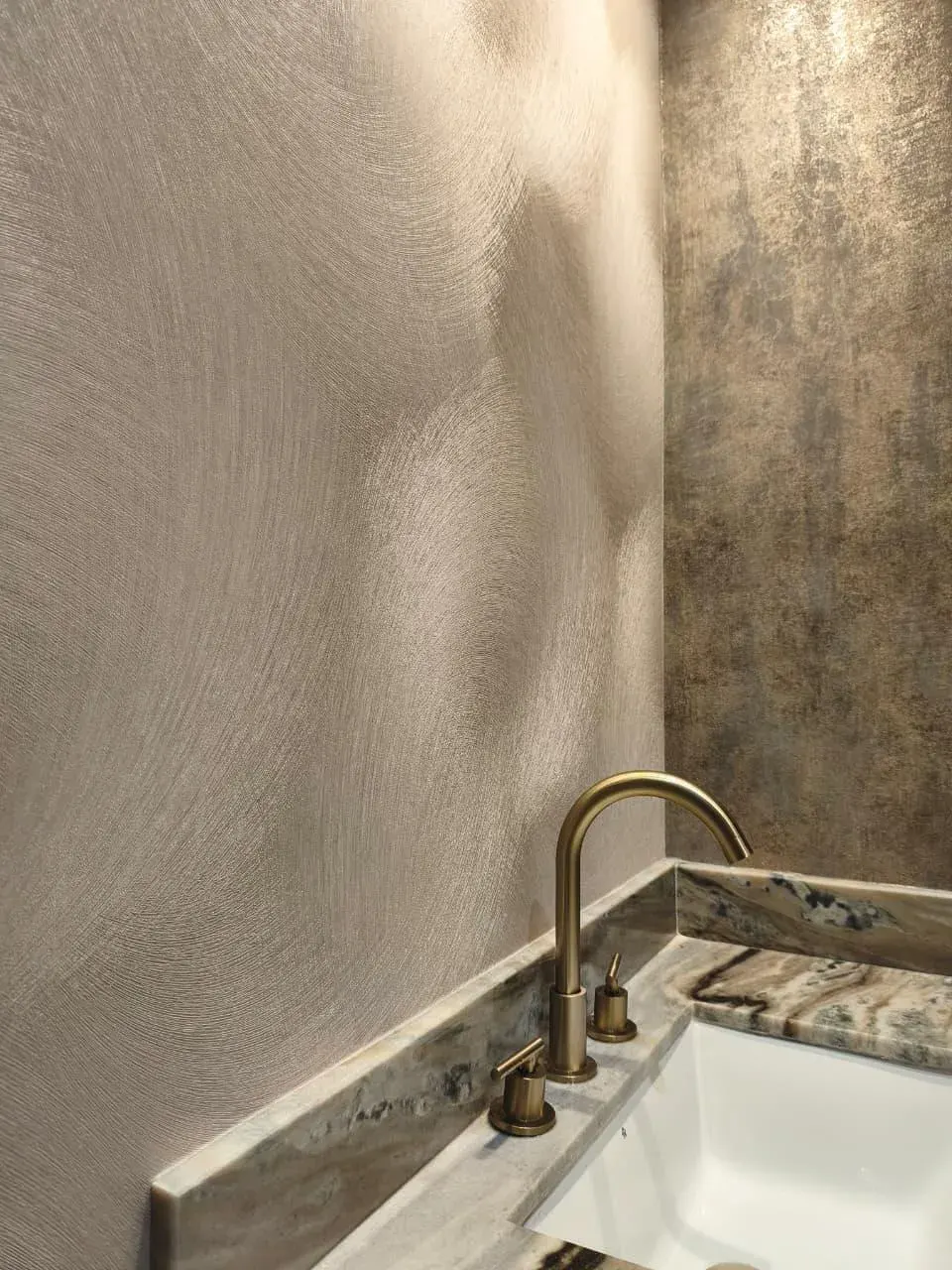 Papel Tapiz Texturizado en Baño de Visita