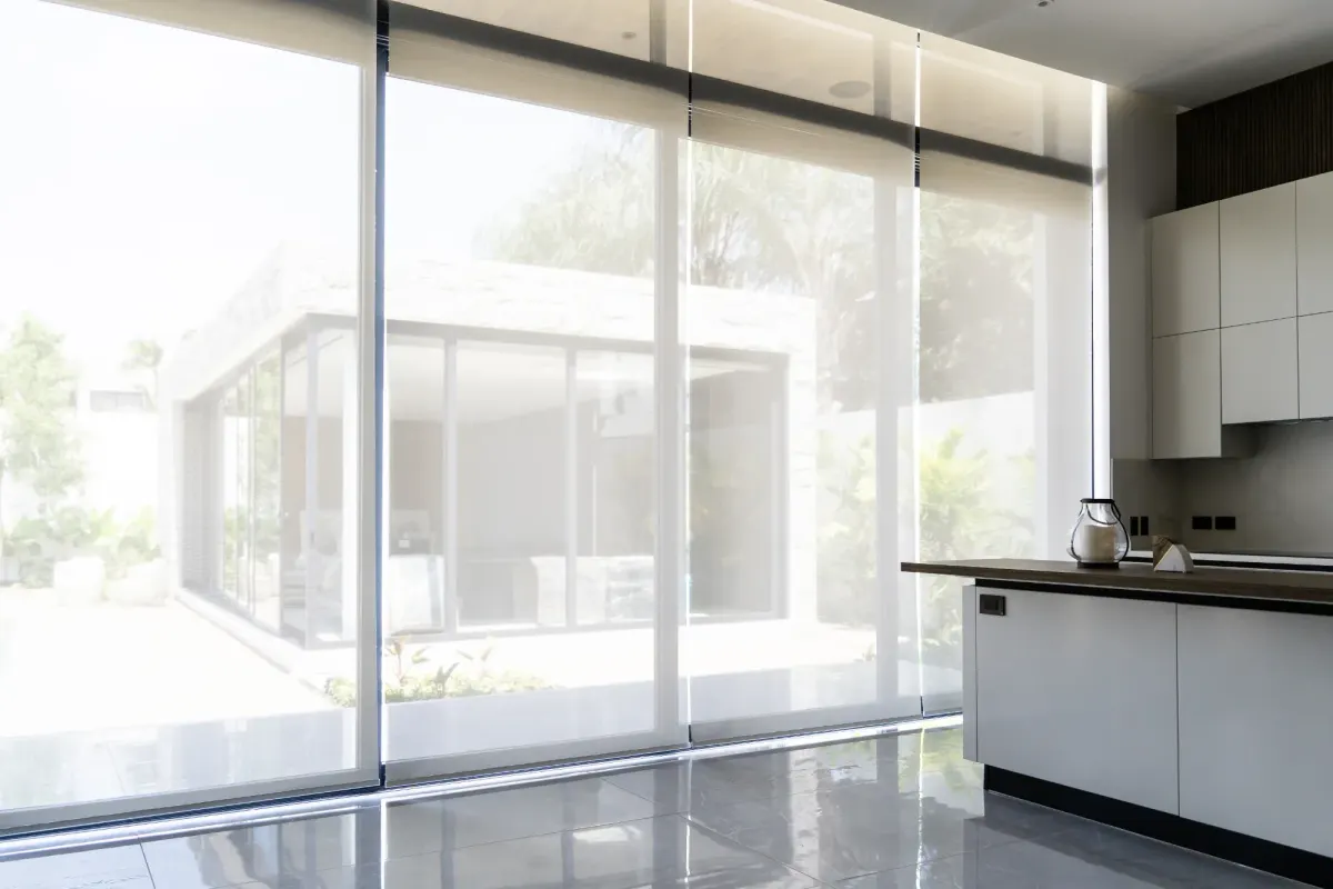 Roller Screen para Área de Cocina