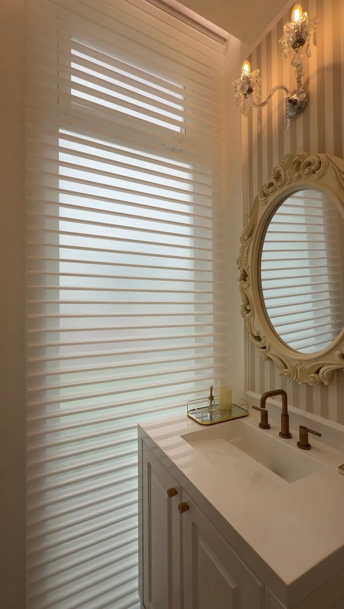 Cortinas y Papel Tapiz en Áreas Sociales