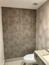 Papel Tapiz Texturizado en Baño de Visitas