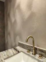 Papel Tapiz Texturizado en Baño de Visitas