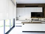 Roller Screen para Área de Cocina